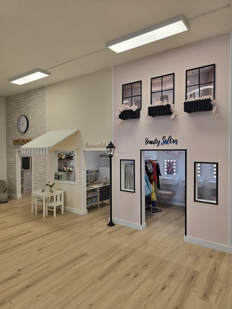 Troubletown Spielbereich mit Beauty Salon und Supermarkt