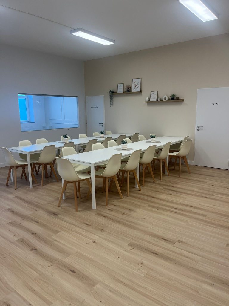 Schön dekorierter Kindergeburtstag im Partyraum